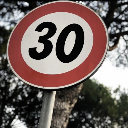 Zone 30 km/h nelle città, interviene il Consiglio federale