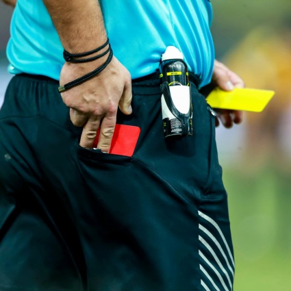 La rivolta degli arbitri scuote il calcio ticinese