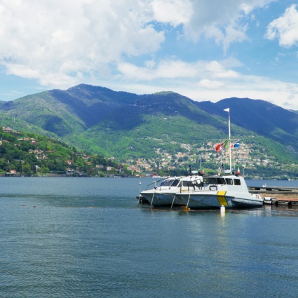 Lago di Como: turista 21enne scompare dopo un tuffo, fidanzata sotto choc
