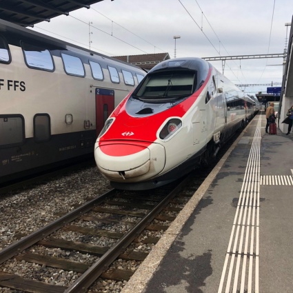 Leggeva un libro mentre guidava il treno: il licenziamento è confermato