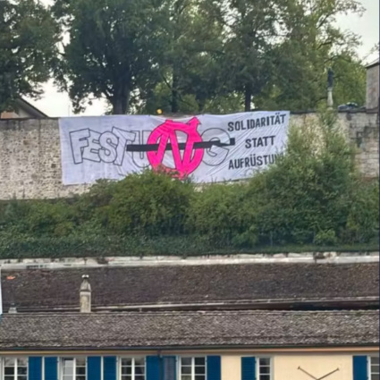 Lindenhof occupato da cento persone mascherate