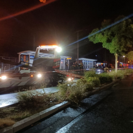Auto sulla folla dopo una lite
