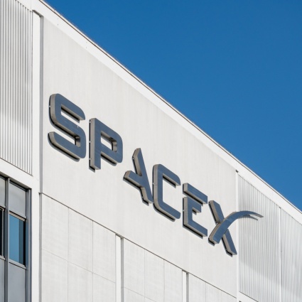 Volano le spese per l'IA: SpaceX crolla in borsa