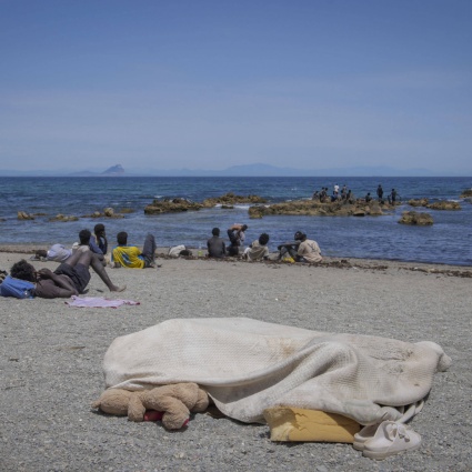 Ceuta, salgono a 77 i migranti morti nelle traversate a nuoto