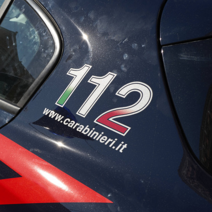 Trovato morto in parcheggio a Castellanza: uomo ucciso a colpi di pistola