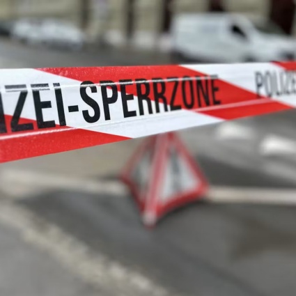 Finisce con l'auto contro un muro: perde la vita un 57enne