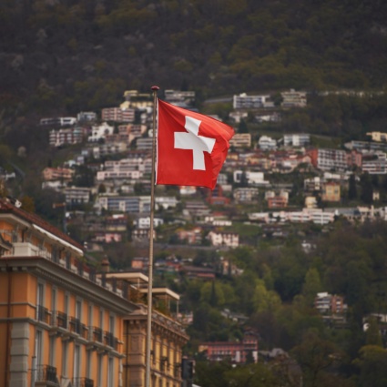Neutralità svizzera: i sondaggi dicono no al cambiamento, ma il Ticino fa eccezione
