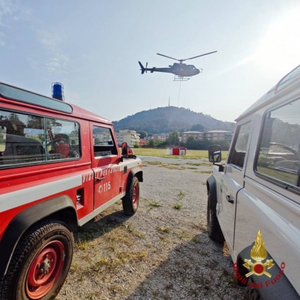 Le operazioni non si fermano, ma le fiamme sono sotto controllo