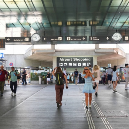 Aeroporto Zurigo: luglio positivo; su passeggeri, voli e fatturato