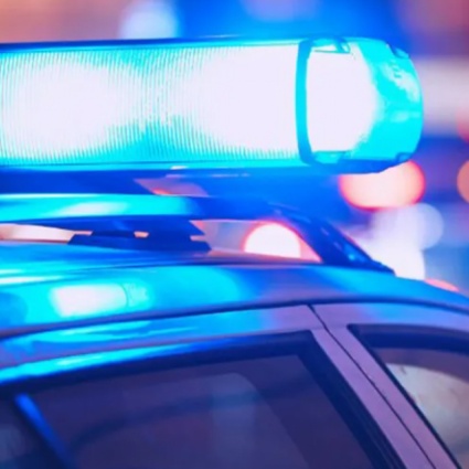 Scappa dalla polizia in Porsche e provoca quattro incidenti