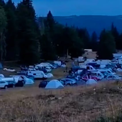 Rave illegale in un alpeggio richiama quasi mille persone: otto denunciati