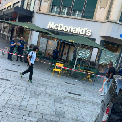Maxi intervento di polizia al McDonald’s