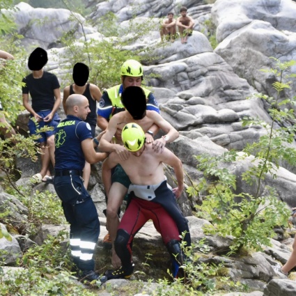 Ponte Brolla, giovane ferito dopo un tuffo