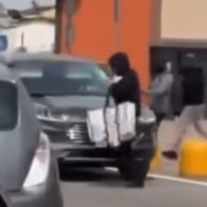 Rapina in gioielleria in pieno giorno, poi si danno alla fuga su un'auto targata Ticino