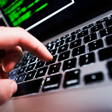 Ciberattacco a Stadler Rail: presunto hacker a processo a Zurigo