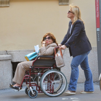 Malore in vacanza, "Lady Gucci" finisce in ospedale