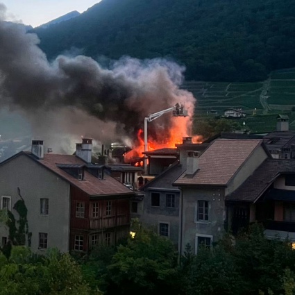 Incendio nel cuore di Aigle