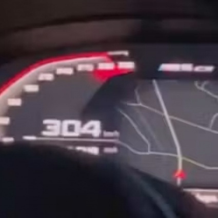 Correre come pazzi in diretta TikTok, ecco il Joyriding: «200 km/h è la mia velocità normale»