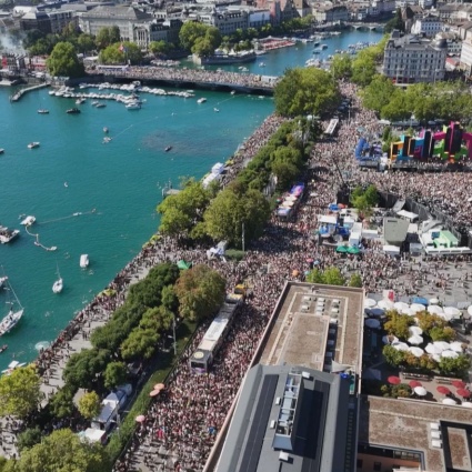 Street Parade: 33esima edizione al via fra sole e bagni di folla