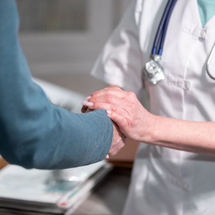Sfatato un tabù: se il medico si emoziona, il paziente acquista fiducia