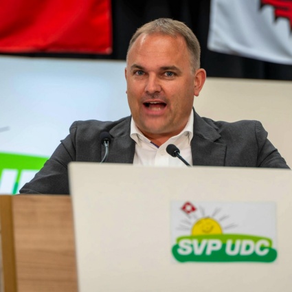 Contro «un nemico» che vuole «spingere la Svizzera tra le braccia dell'UE»