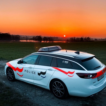 Bimba di tre anni investita da un'auto in manovra
