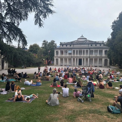 «Troviamoci per ricordare Guccini», e nel parco arriva una piccola folla