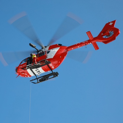Infortunio sul lavoro, 16enne soccorso dalla Rega