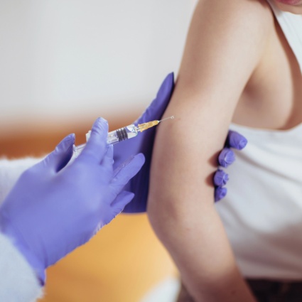 Trump firma un ordine esecutivo che mette a rischio vaccini su bambini