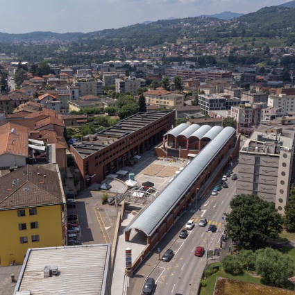 Furti e schiamazzi in Piazzale alla Valle: «Servono più controlli»