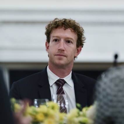 Il suo yacht non soccorre un'imbarcazione alla deriva: bufera su Mark Zuckerberg