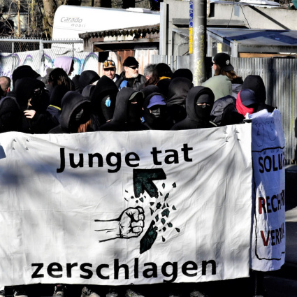 Membri di "Junge Tat" a processo a Zurigo