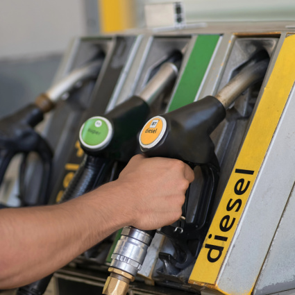 2,41 franchi al litro: il diesel non è mai stato così caro