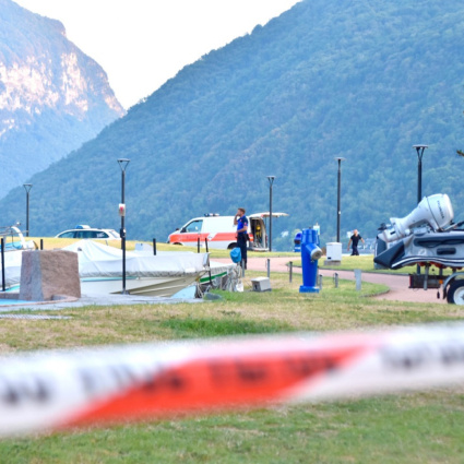 Un dente rotto e punti di sutura: era terrorizzata