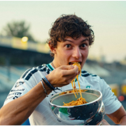 Antonelli, la vittoria è servita: pasta direttamente dal trofeo