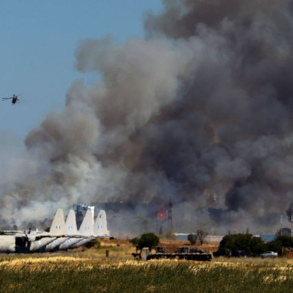 Aereo militare si schianta durante un'esibizione vicino ad Atene