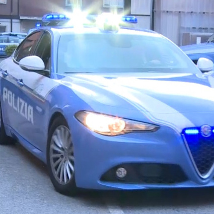 Auto svaligiate e franchi svizzeri tra la refurtiva: due arresti
