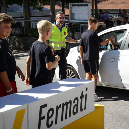 Iniziano le scuole, al volante «guarda, rallenta, fermati!»