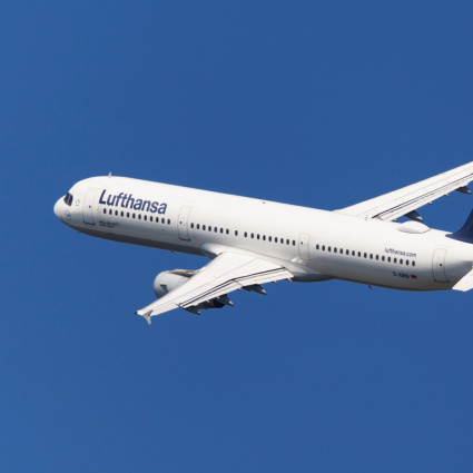 Emergenza in volo: aereo Lufthansa atterra a Manchester dopo odore sospetto a bordo