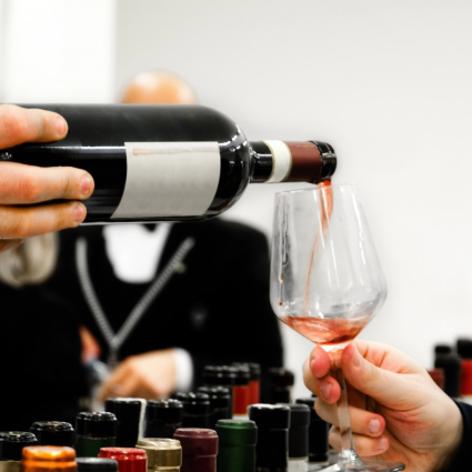 Colpo in una cantina: rubate oltre 3.000 bottiglie di Barolo
