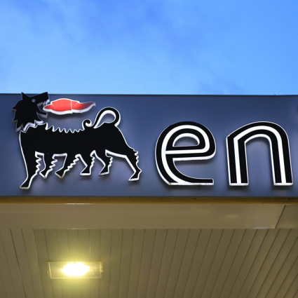 Caro carburanti: Eni abbassa i prezzi, parte l'effetto domino. E in Svizzera?