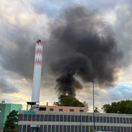 Centro di smaltimento rifiuti in fiamme