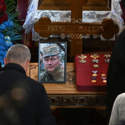 Belgrado saluta Mladić: presenti almeno 8mila persone