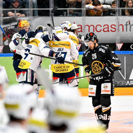 L'Ambrì sbanca Lugano: il primo derby si tinge di biancoblù