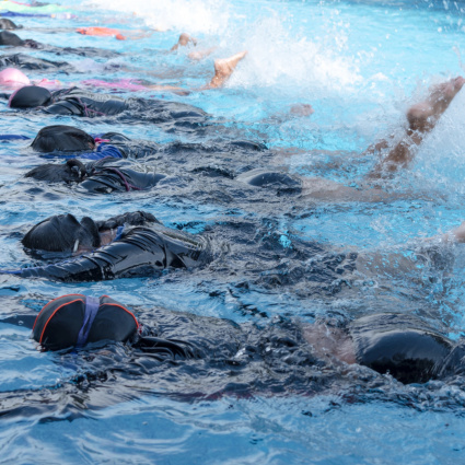 Dopo il velo, ora si discute di topless a lezione di nuoto