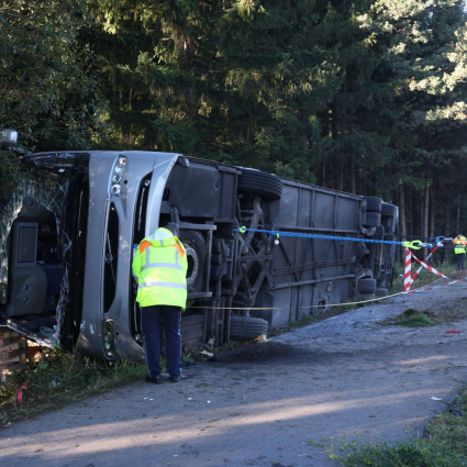 Bus turistico diretto all'Oktoberfest si ribalta: due morti e diversi feriti