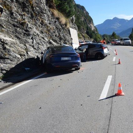 Scontro frontale sulla strada del Maloja: due feriti