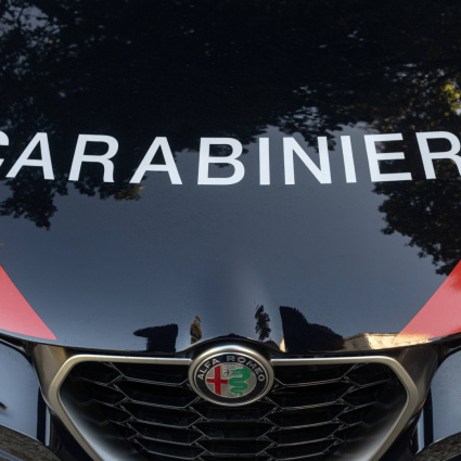 Aggredisce una donna e investe due persone a Reggio Emilia, arrestato