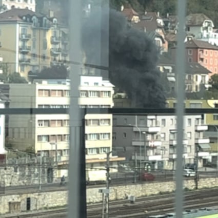 Esplosione in un appartamento, «ipotesi fuga di gas»