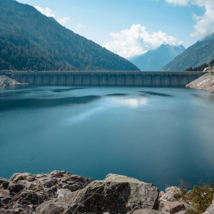 Fa troppo caldo? «Costruiamo dighe sulle Alpi»